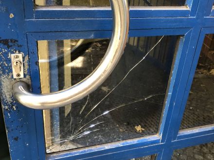 Glaserei Berlin Treptow | Reparatur einer Eingangstür 6mm VSG Glas